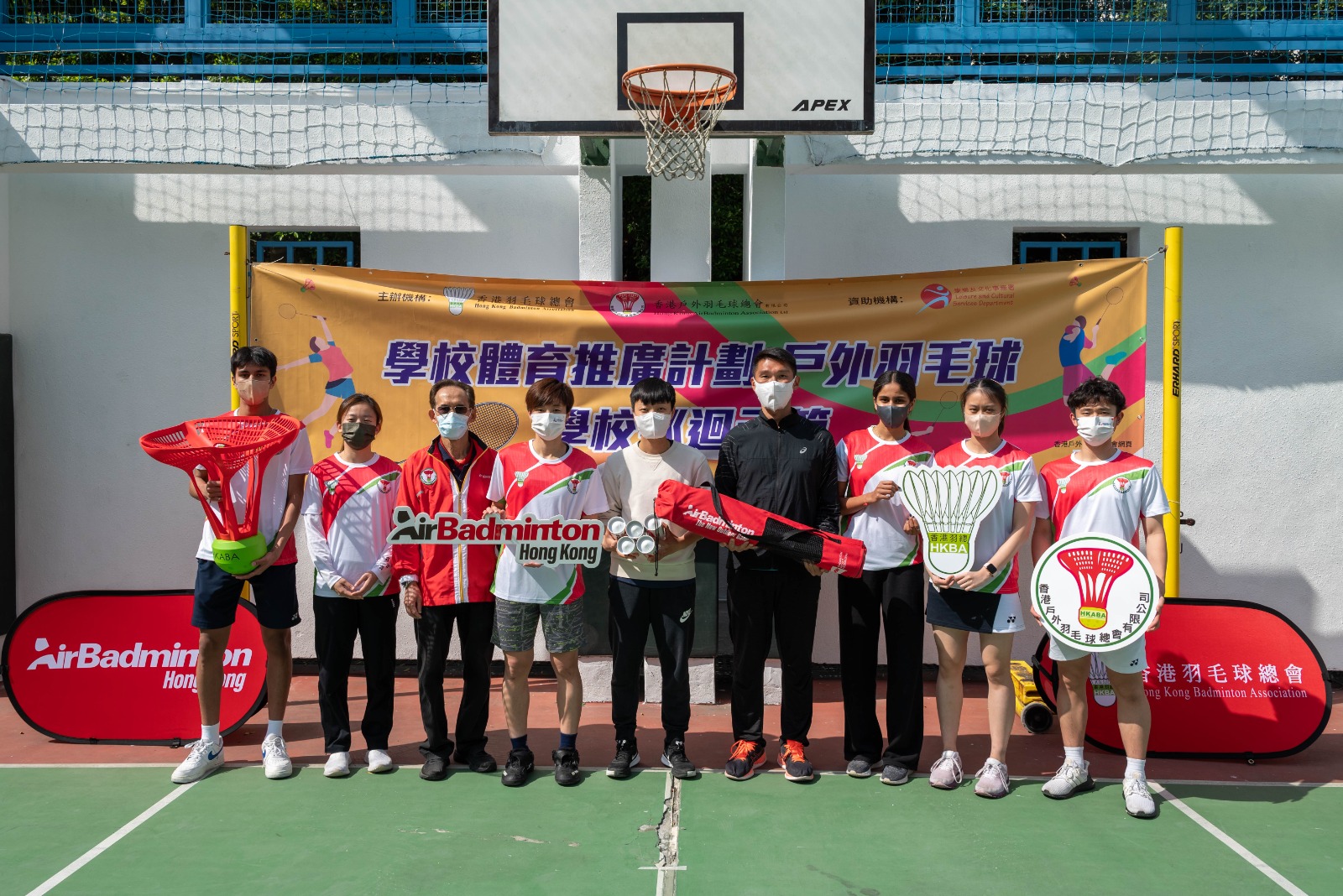 香港羽毛球總會向參與學校贈送戶外羽毛球基本裝備