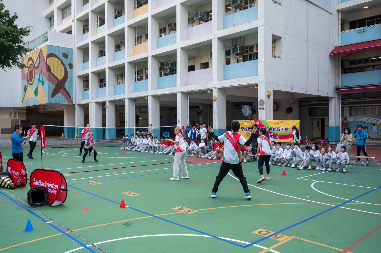 香港羽毛球隊示範户外羽毛球全新三打三玩法